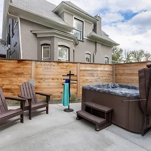 luxurydenver-studio-w-hot-tub-2-mi-to-downtown.seedenverhotels.com/